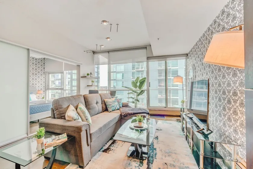 Downtown Condo w Incredible Views and BBQ - Image 1
