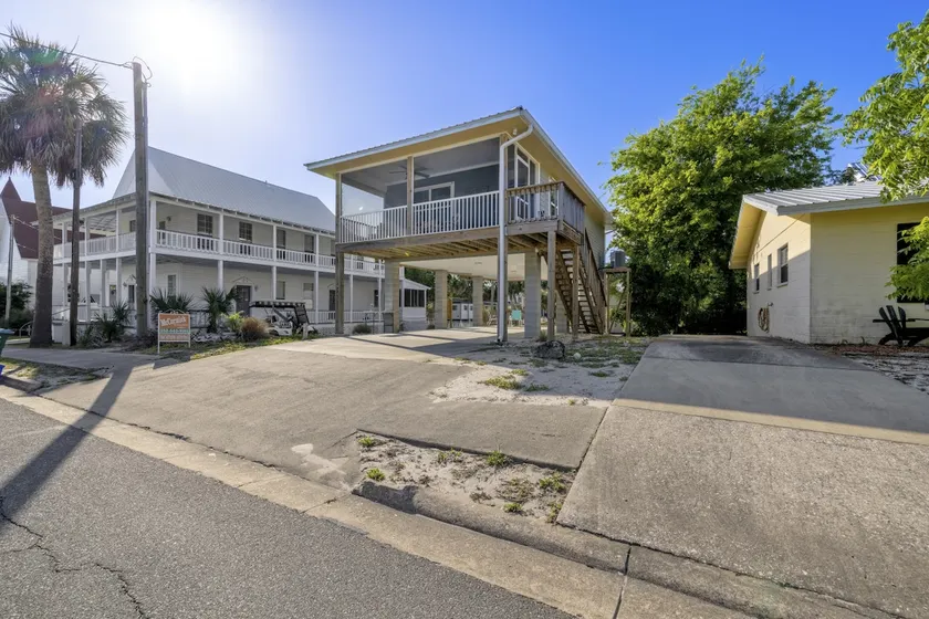 Central location with brand new finishes - Image 1