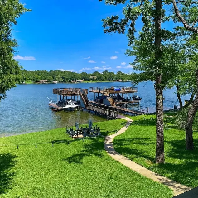Sunrise Paradise waterfront Lakehouse with Dock - Image 1