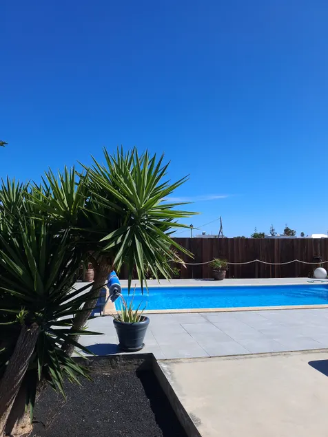 Tranquil stay, fab heated pool & large terraces - Image 1