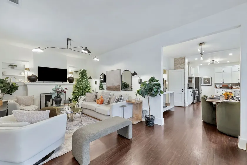 Sunsets Overlooking Golf Course! Location! - Image 1