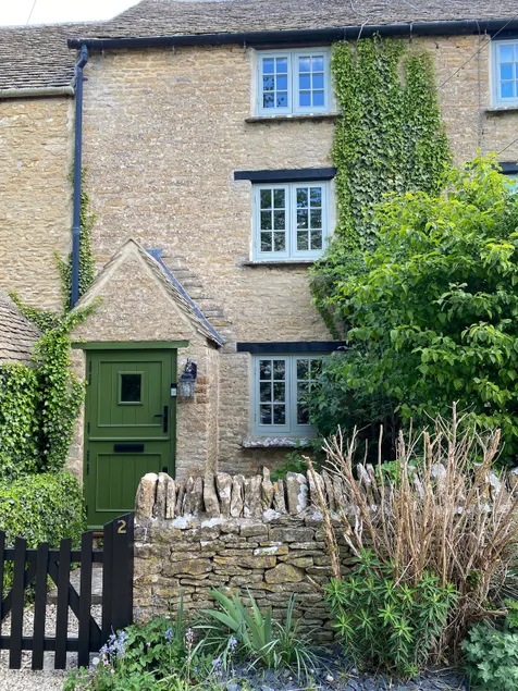 2-bed cottage nr Soho Farmhouse - Image 1