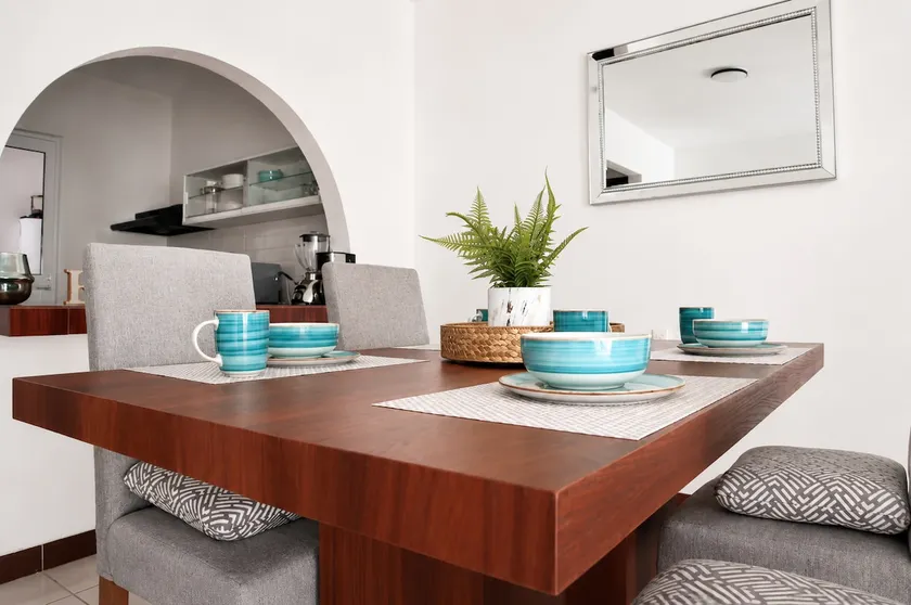 Spacious family apartment with parking - Image 1