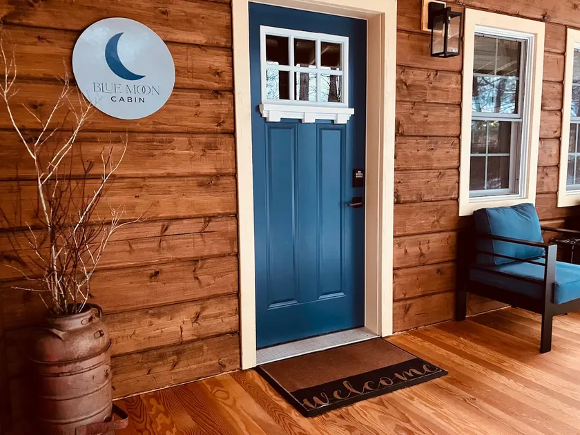 Blue Moon Cabin - Image 1