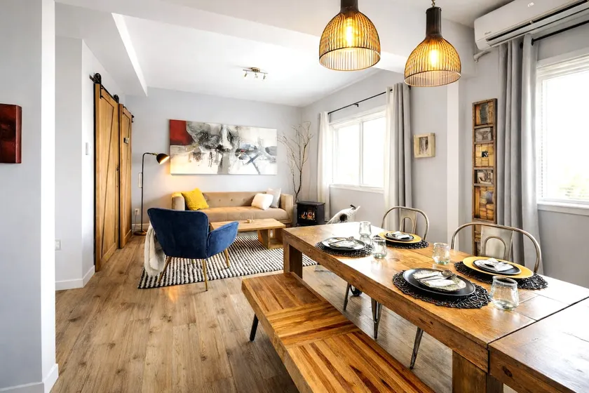Stay with Arts in Montreal & private parking. - Image 1