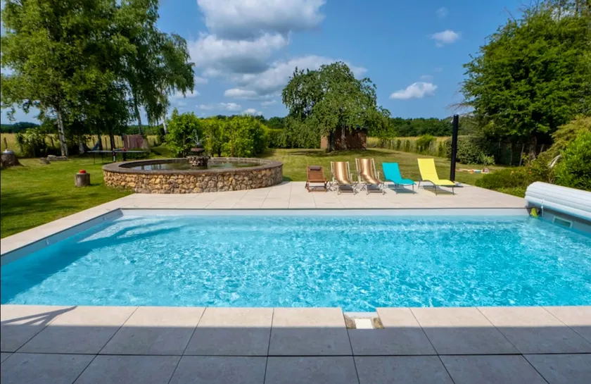 House with pool surrounded by nature - Image 1