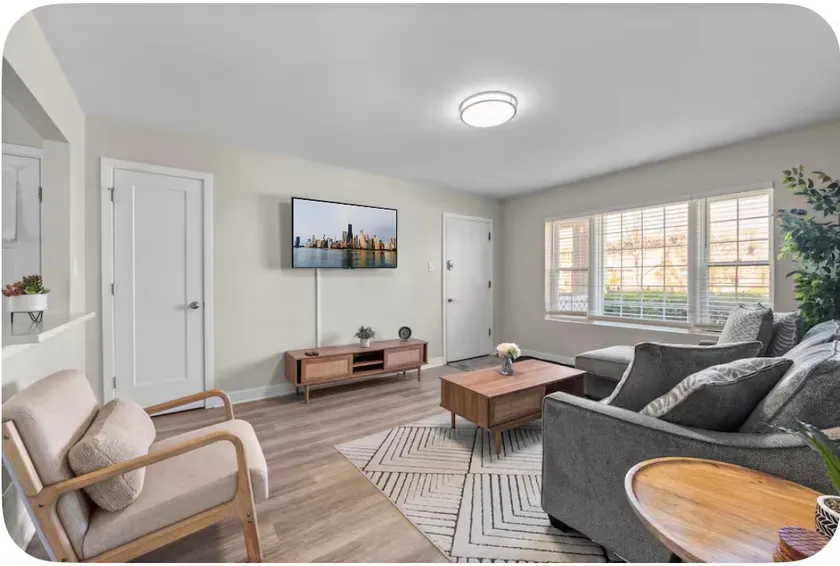 Cozy & Stylish Apartment w/Access to City or Burbs - Image 1