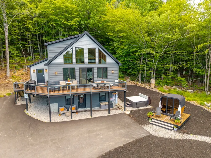 Ski Castle-Hot Tub-Sauna-Views-Pond-Sleeps 14-EV - Image 1