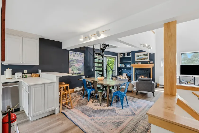 Quechee Club Pool & Golf, 4 Bd End-Unit - Image 1