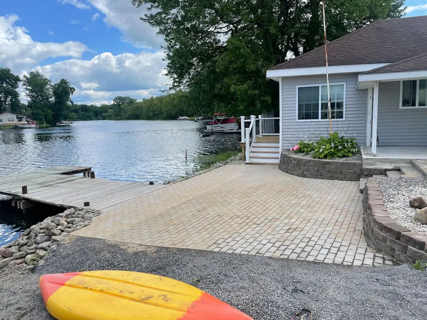 Paradise Island escape waterfront in Clay, NY - Image 1