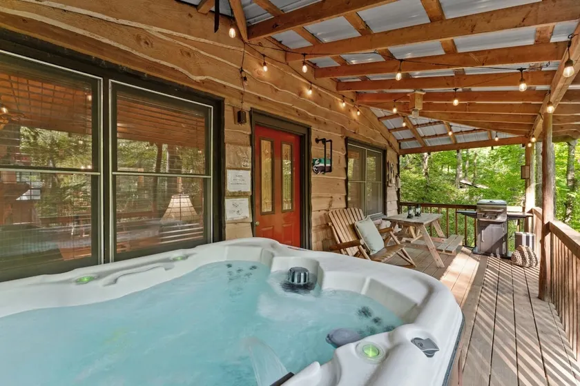 Creekside Cabin Hot Tub Near Wineries Sleeps 4 - Image 1