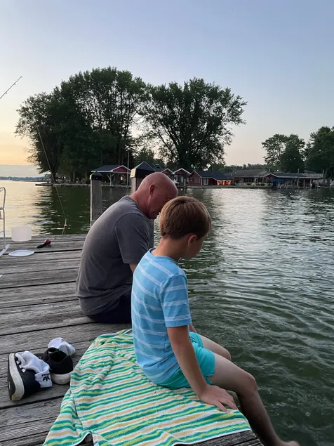 Lakefront Retro Cottage - Image 1