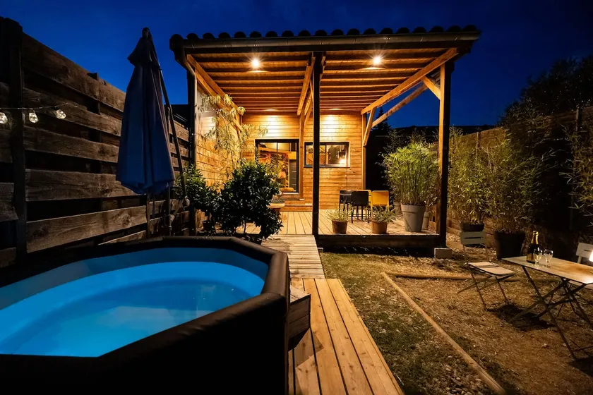 a cozy cabin feel, privacy and nature - Image 1