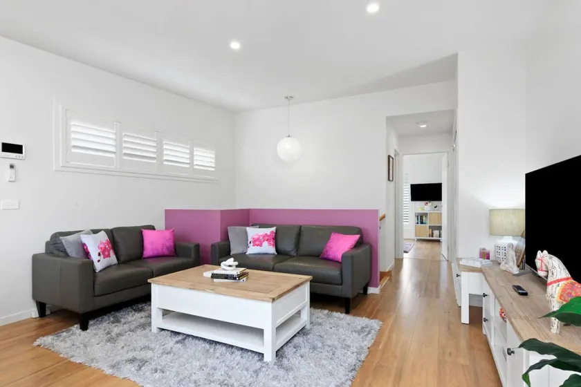 Kismet- Sleeps7, Beach,Shops,Aircon - Image 1
