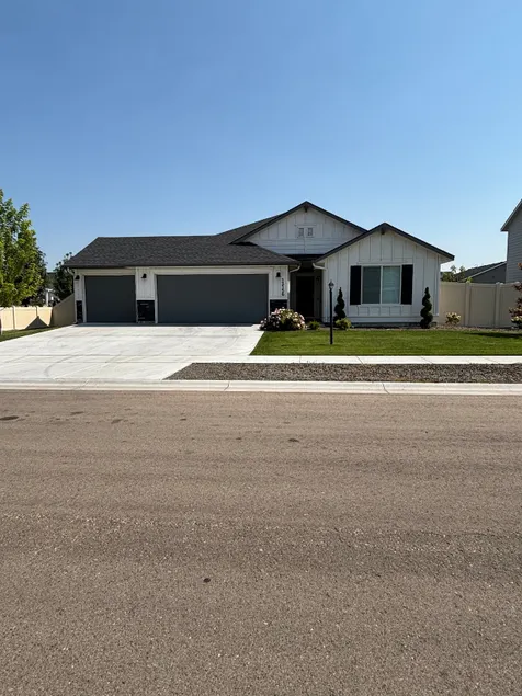 New! Single level home. - Image 1