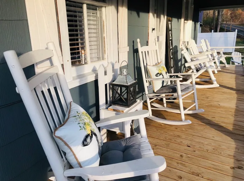 The Sugarloaf Inn - Image 1