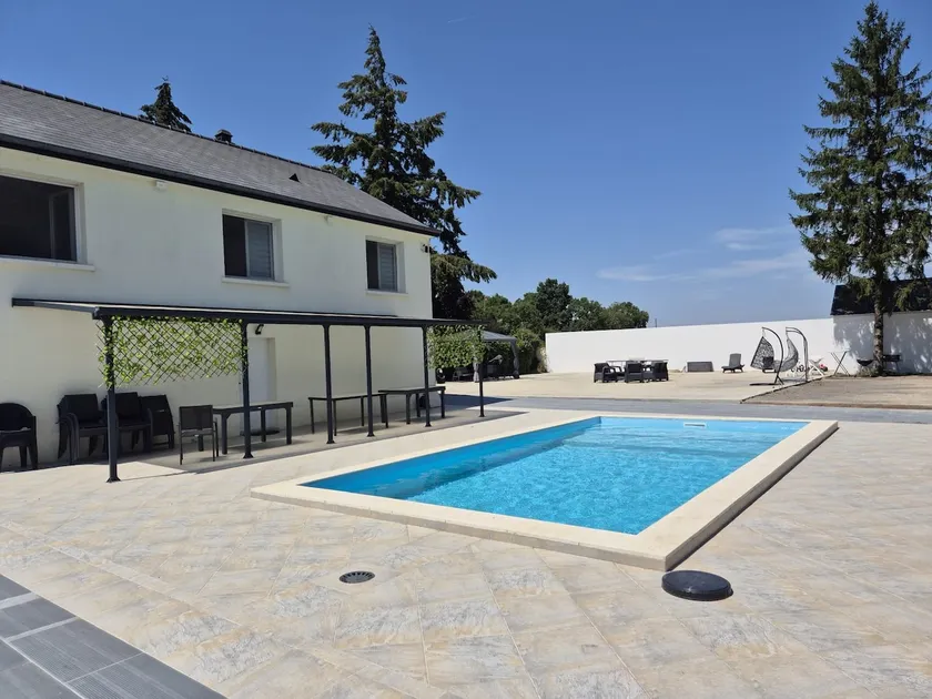 Villa far from the city in peace - Image 1