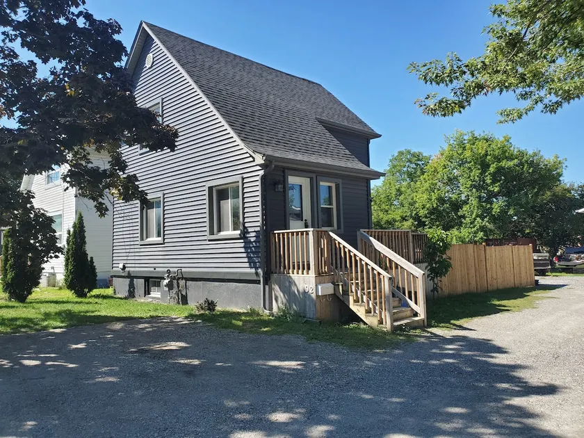 3 Bedroom Near the Falls - Image 1