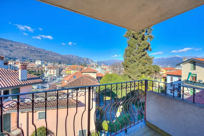 Laura's Cozy Apartment: with Balcony, Lift, Parking in Stresa Centre - Happy Rentals - Image 1