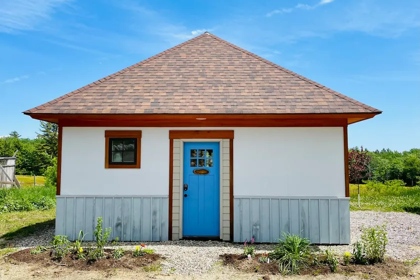 Ladyslipper – Cozy Cottage with Loft in Blue Hill town center - Image 1
