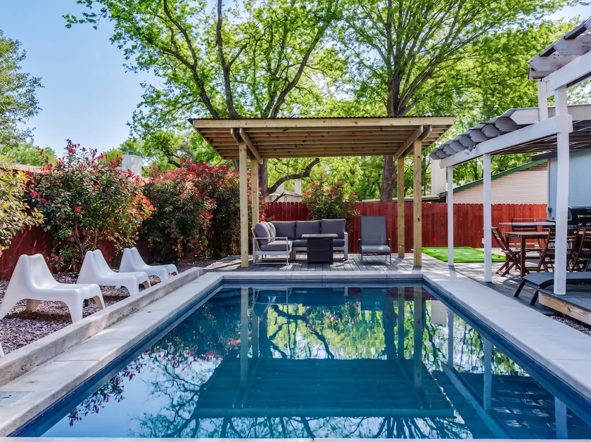 Heated Pool/Spa/Billiard Table/BBQ/Foosball/Domain - Image 1