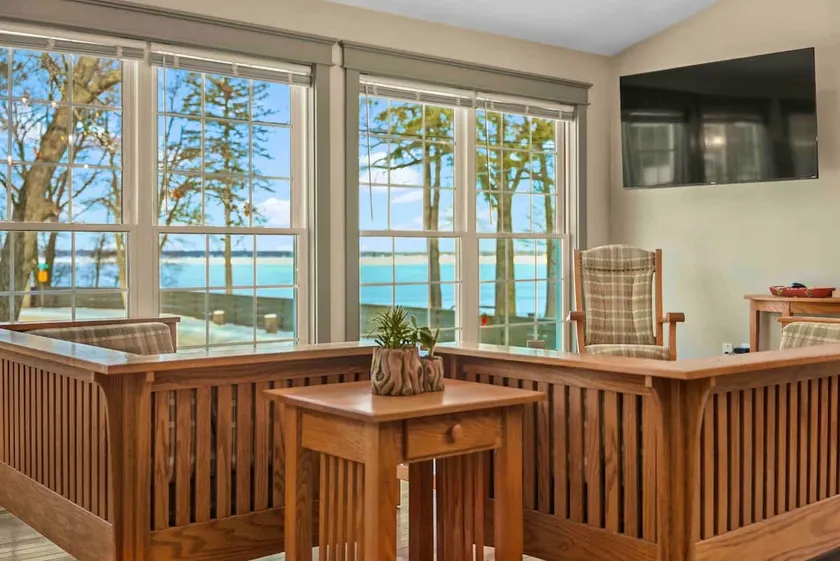 Grandview on East Bay - Image 1