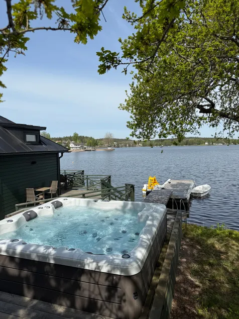 Green lake house - Image 1