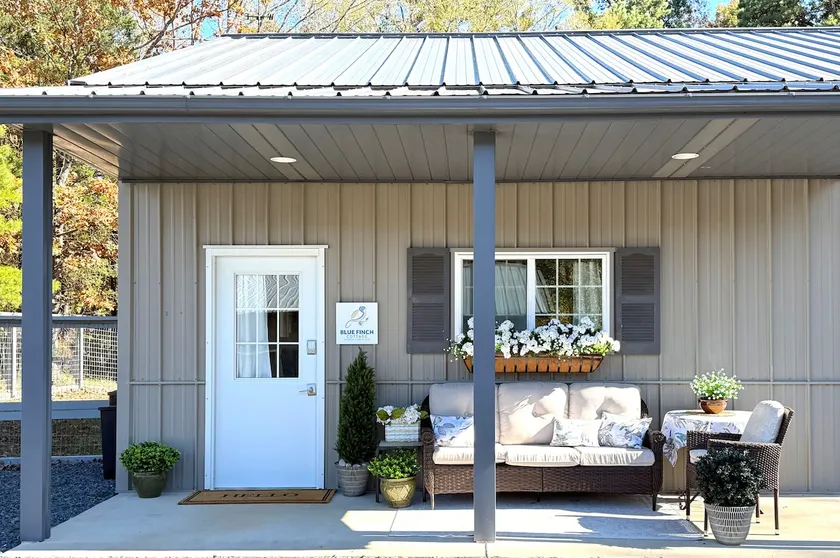 Guest House, Dog Friendly, Fenced Yard - Image 1