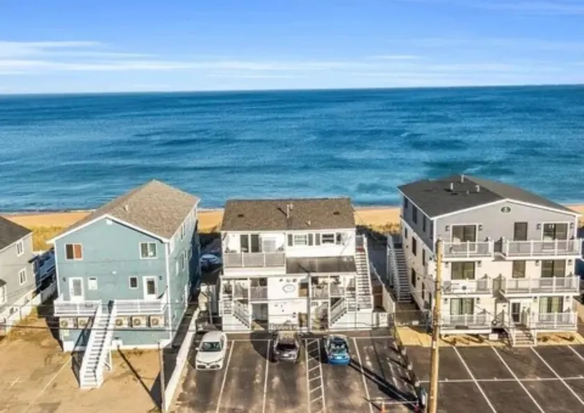 Salisbury Beach, 1st Floor, Near Center, 2 min walk to sand, 2 parking spots - Image 1