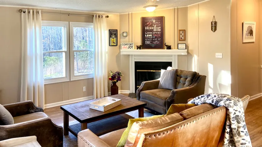 Rustic Home on 5 Private Acres - Image 1