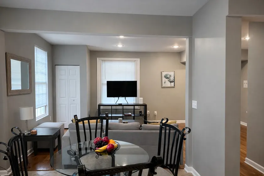 Spacious Apartment near White Marsh - Image 1