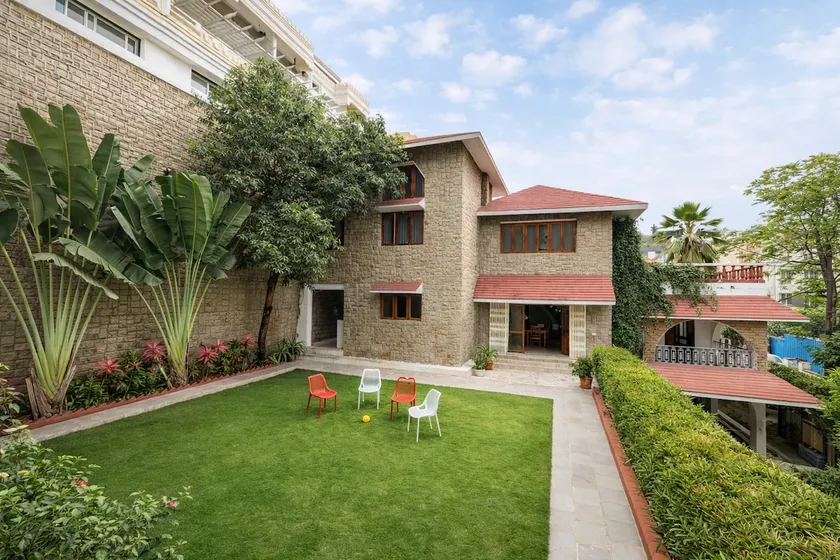 Elegant - 3BHK AC Villa with Lawn BanjaraHills HYD - Image 1