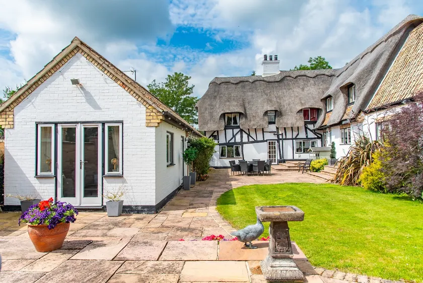 Peaceful countryside suite, patio & workspace - Image 1