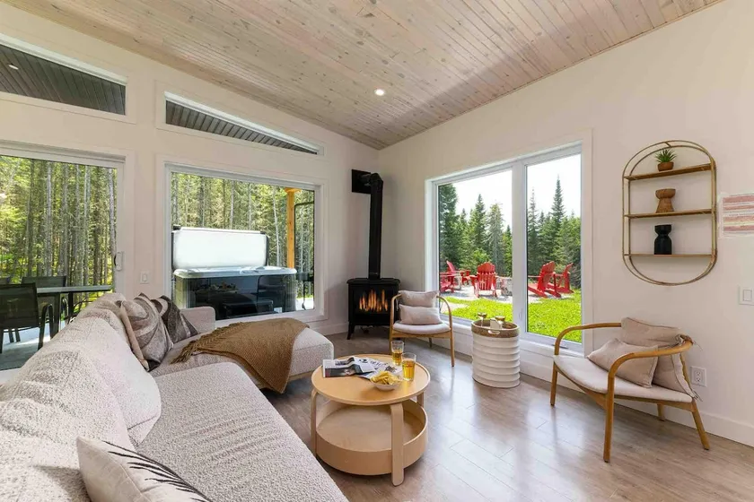 La Charlebois 24: Forest Views, Hot Tub & Patio - Image 1