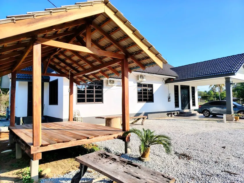 Hannan Homestay Penarek Beach SETIU - Image 1