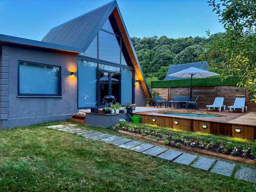 101 - Hobby Pool and Jacuzzi - Image 1