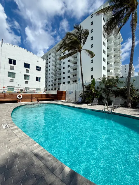 South Beach - OCEAN DR. 2 QUEEN BEDS - Image 1