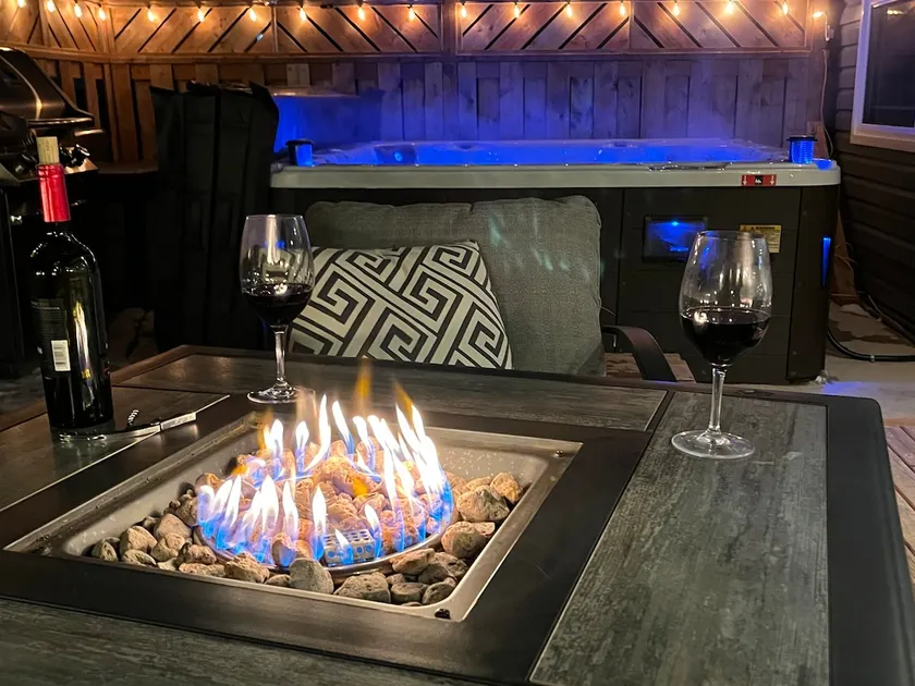 Jim’s retreat stone fireplace/seasonal hot tub! - Image 1