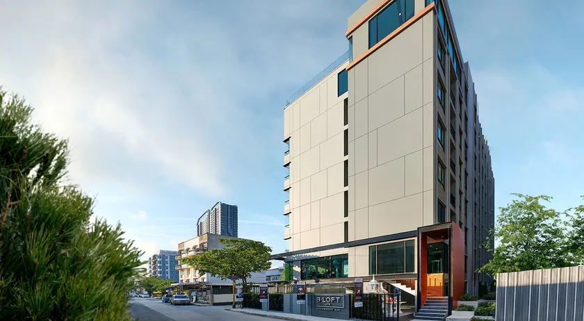 Bangkok Affordable 2 Bedroom Apartment 450m 5 min to BTS Puchao Station for 4 people | Sky Pool | Gym | Wifi | Samrong - Image 1