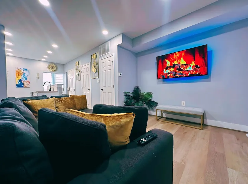 Home Near Howard U & Downtown Silver Spring - Image 1