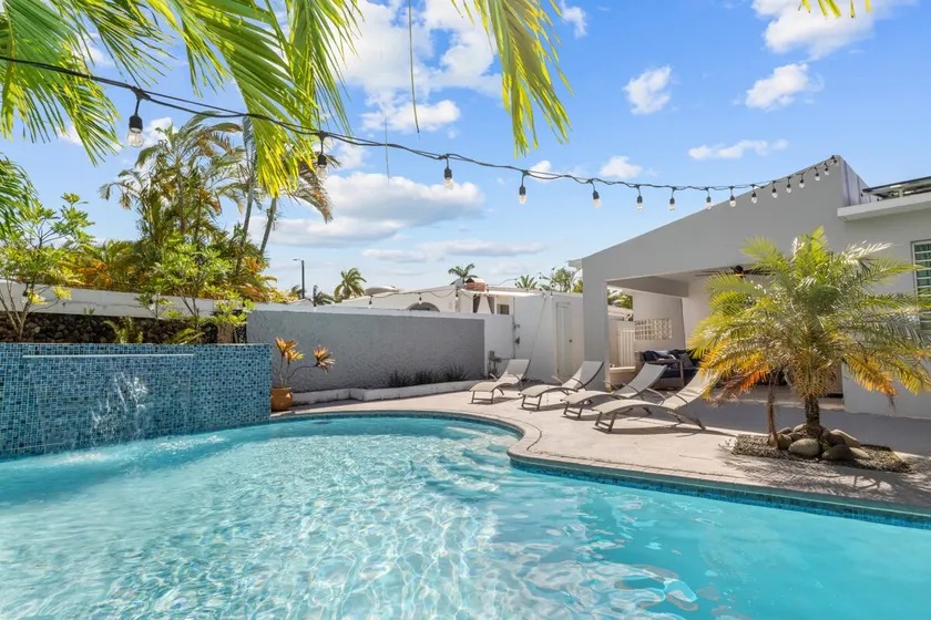 4 bedroom family reserve w/ pool+Solar Power - Image 1