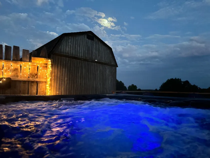 Little Sugar Shack private romantic hot tub w/view - Image 1