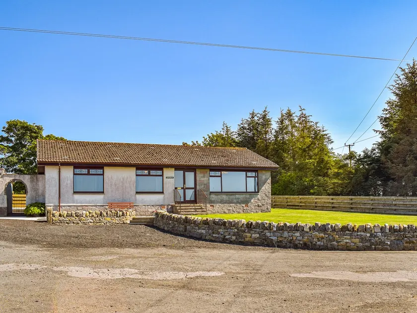 Lowesmuir Cottage - Image 1