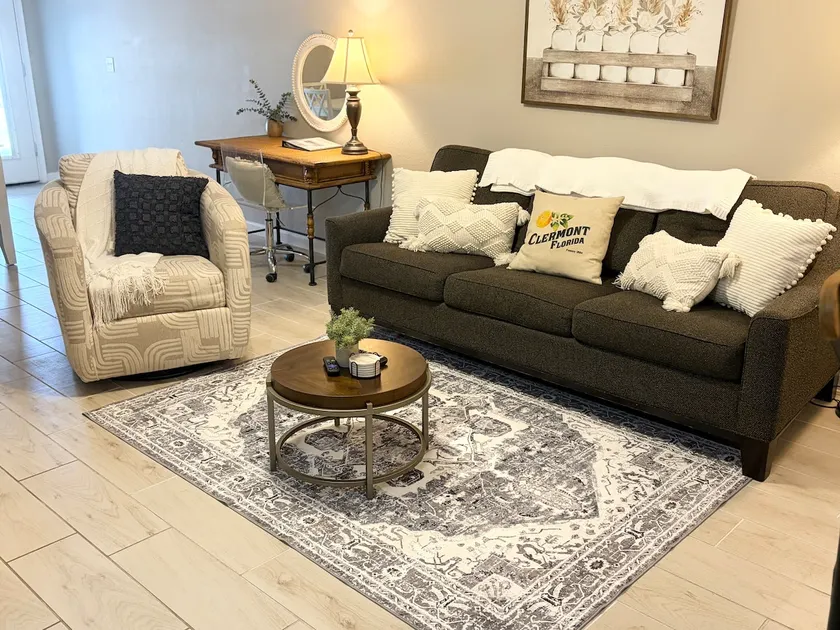 Downtown Suite with Prime Location 102 - Image 1