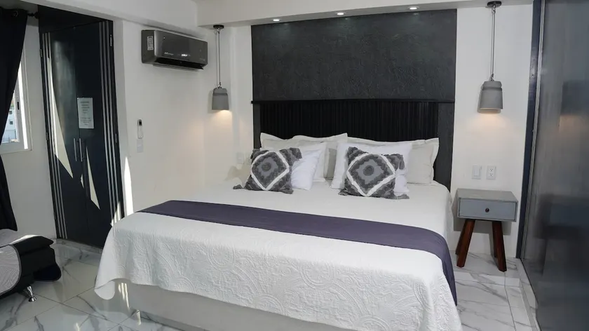 Palladium Loft, one block from the main beach. - Image 1