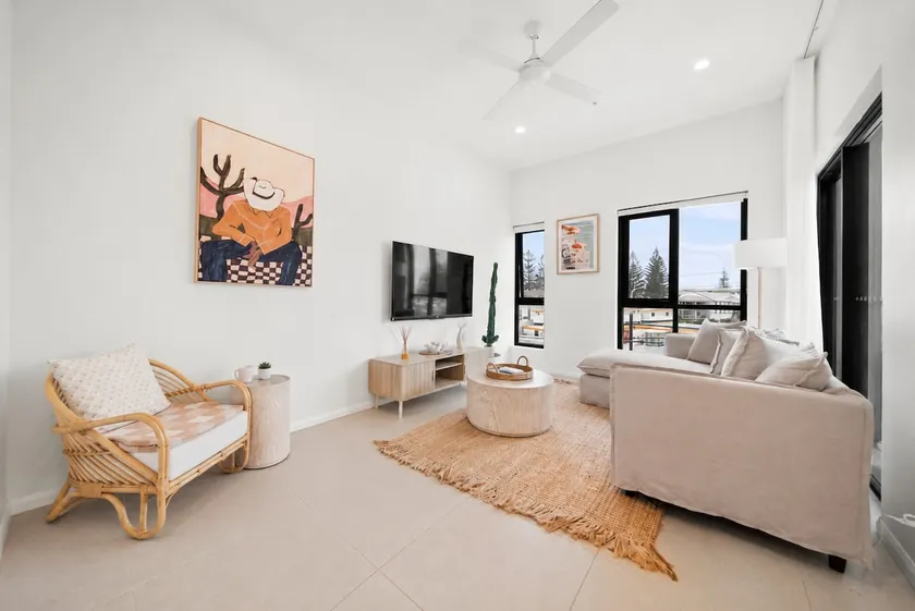 2 Bed, 2 Bath Ocean View Apt! Parking, 250m to Beach - Image 1