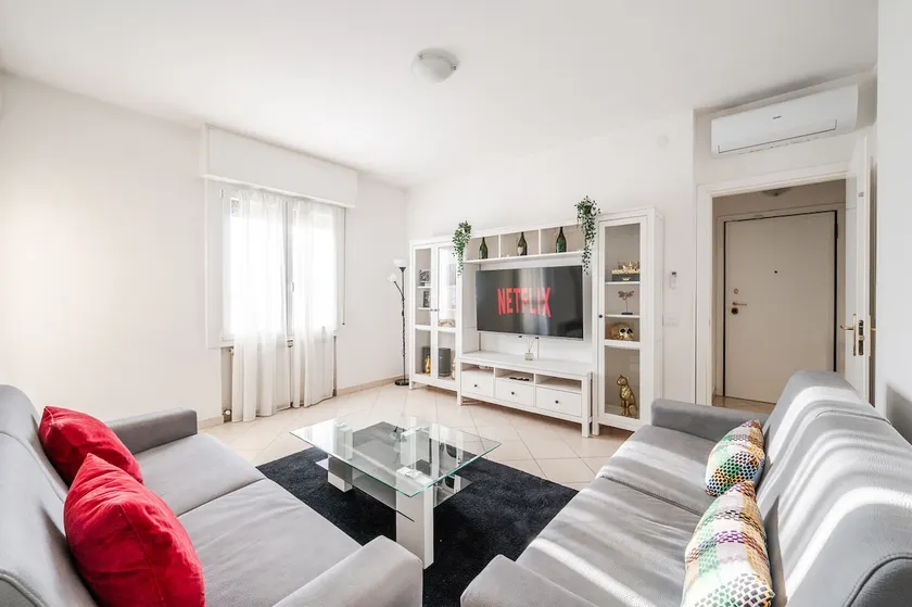 Near Ferrari 3BR, 2 Baths, Free Parking - Image 1