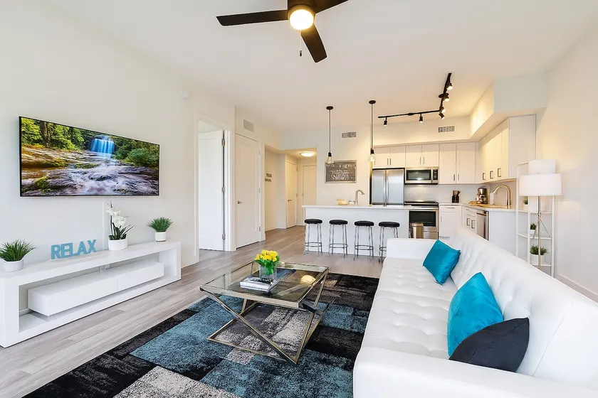 Modern Oasis 2R/3Bd /Gym/EV Near Beaches&Downtown - Image 1