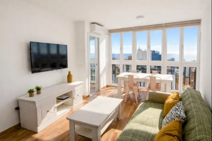 Renovated central apartment with garage - Image 1
