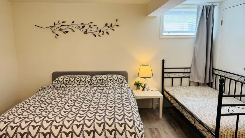 Central location private 1bedroom suite - Image 1